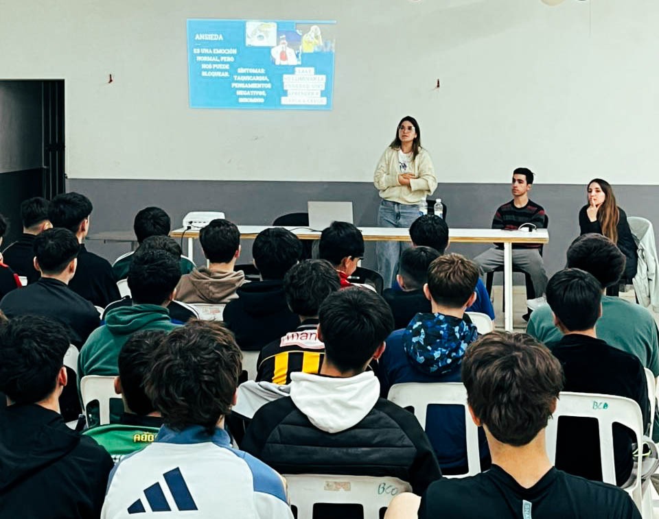 Clubes que cuidan: un ciclo para acompañar adolescentes